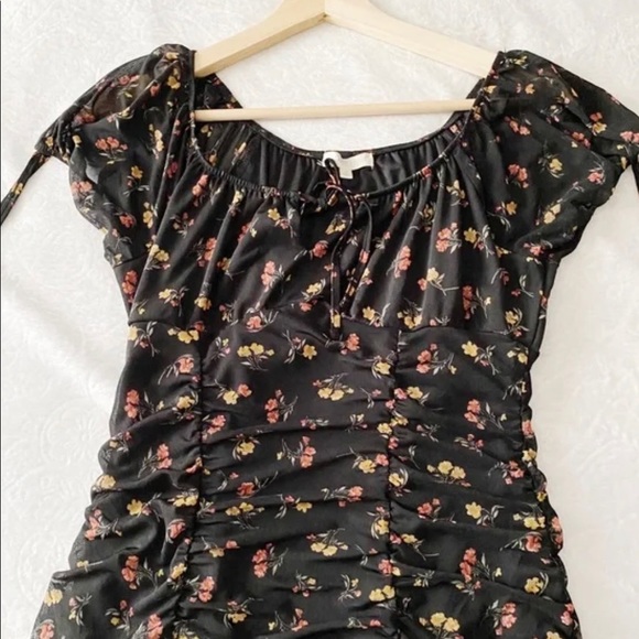 Ruched Floral Print Bodycon Short Sleeve Mini Dress - Picture 9 of 12